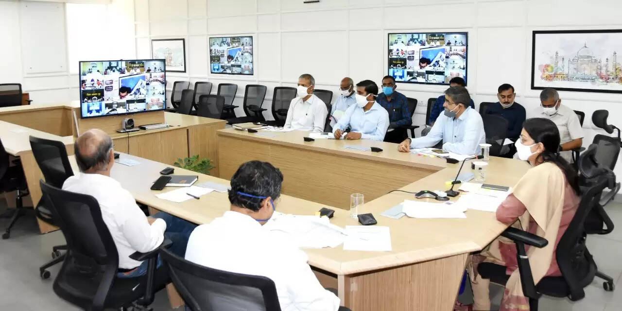 स्वामित्व योजना के कार्यों में संबंधित विभागों के अधिकारी तेजी लाएं : एसीएस