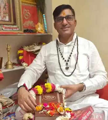 संस्कृत दिवस आज: विद्वानों और पंडितों ने की नई पहल, राखी बांध लिया ग्रंथो की रक्षा का प्रण