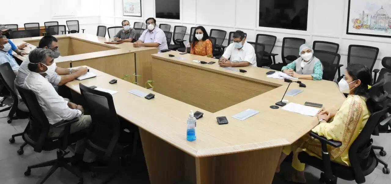 उपायुक्त ने दिए निर्देश वैक्सीनेशन के कार्य में तेजी लाए