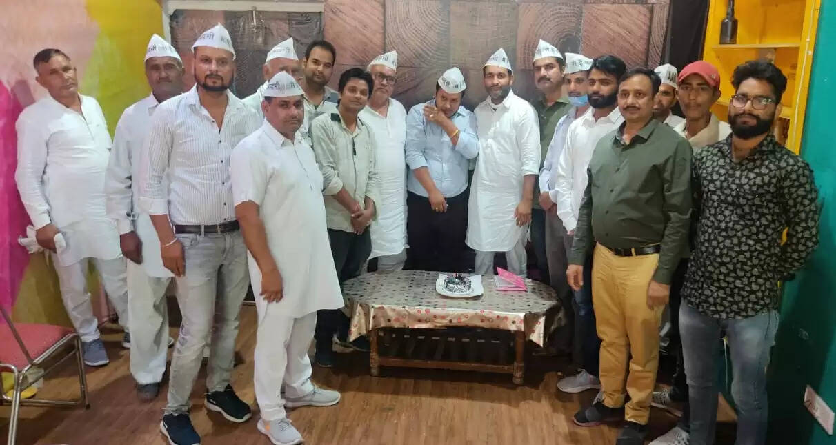 आप पार्टी ने मनाया दिल्ली के मुख्यमंत्री अरविंद केजरीवाल का जन्मदिन