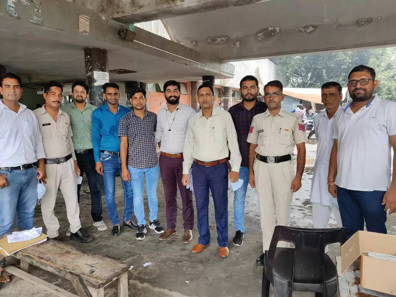 विभाग द्वारा ज़ारी आदेशों के फेर में उलझे कर्मचारी, जनता से होती है तीखी बहस