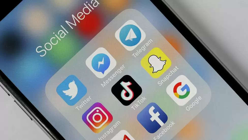 Social Media पर Corona की फर्जी खबरों से परेशान भाजपा सरकार – जानिए अधिकारियों को क्या दिए निर्देश