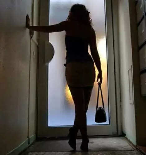 चार दोस्तों ने रची थी व्यापारी को हनीट्रैप में फंसा कर लाखों रुपये की नकदी वसूलने की वारदात