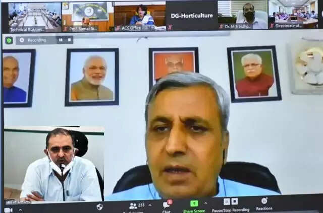 कृषि को आजीविका की बजाय मिशन मानकर करें काम : कृषि मंत्री