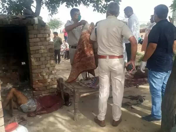 खेत में दोस्त के साथ बैठकर पहले शराब पी फिर कस्सी से कर डाली हत्या