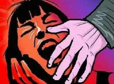 Suicide Attempt : Hisar दुष्कर्म पीड़िता ने थाने के बाहर किया आत्महत्या का प्रयास (Suicide Attempt), महिला ने अपने एक सहकर्मी पर लगाया दुष्कर्म का आरोप