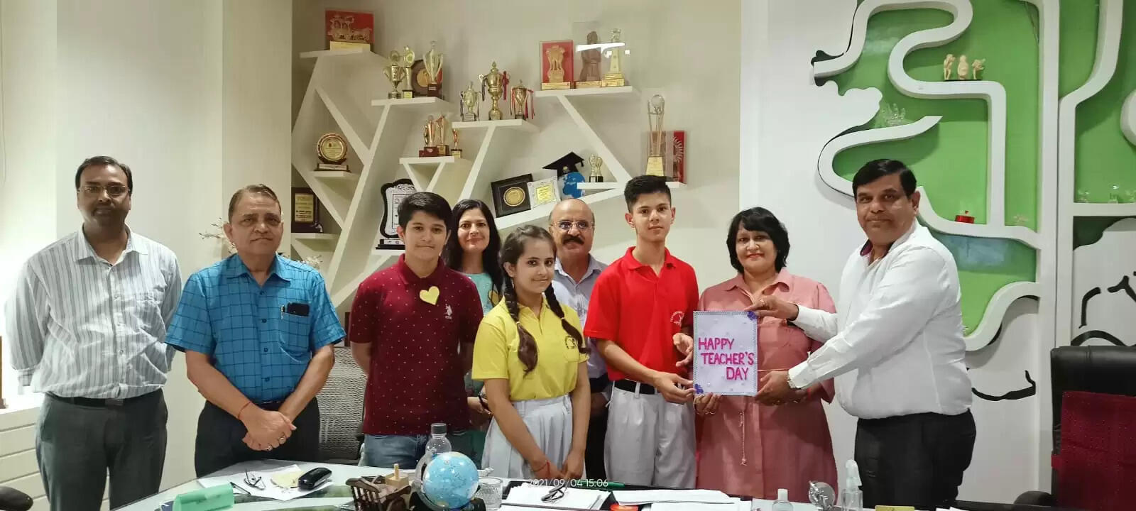 ओम इंटरनेशनल स्कूल में शिक्षक दिवस पर हुई प्रतियोगिताएं