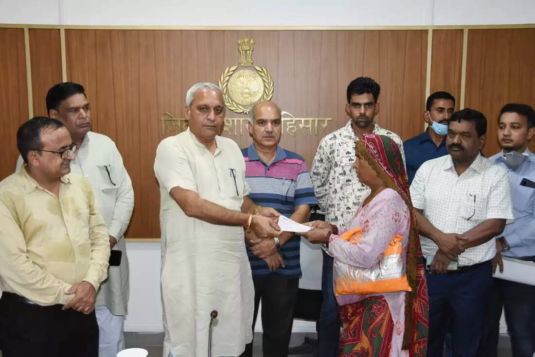 27 किसानों और खेतीहर मजदूरों को 41 लाख 62 हजार 500 रूपये के चैक किए वितरित