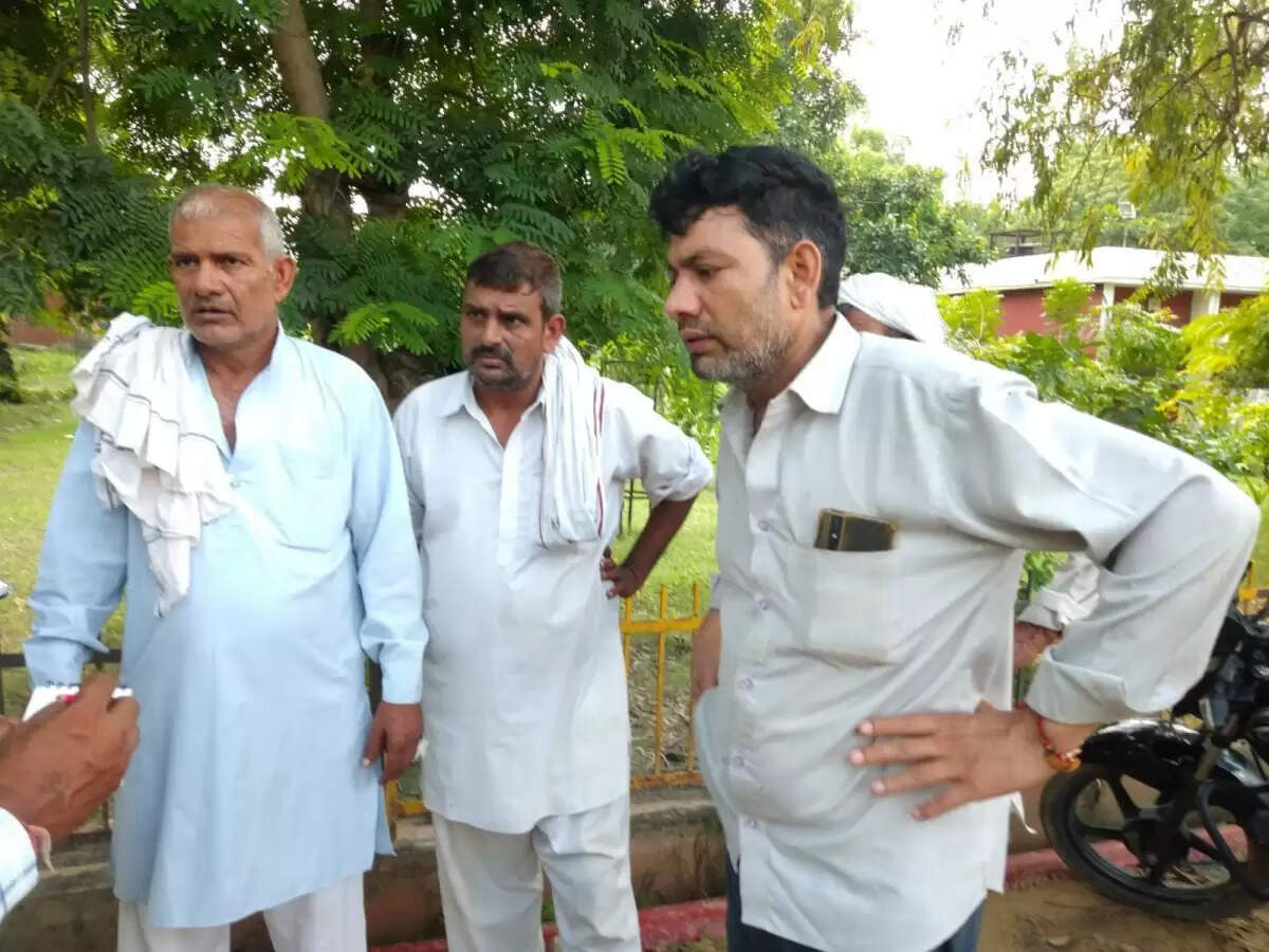 ससुराल में आए व्यक्ति का शव पेड़ पर लटका मिला, परिजनों ने जताई हत्या की आशंका