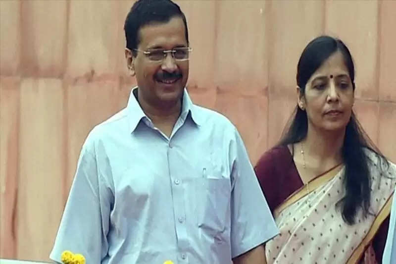 कोरोना पल-पल : दिल्ली के मुख्यमंत्री Arvind Kejriwal की पत्नी कोरोना पॉजिटिव, खुद को घर पर आइसोलेट किया