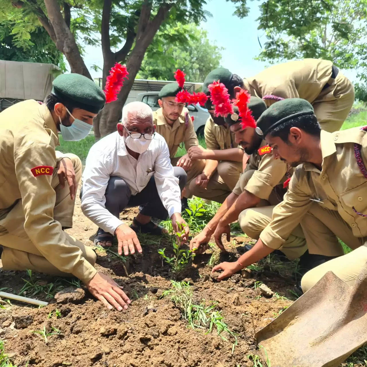 एक कैडेट एक पेड़ अभियान से फैलेगी समाज में जागरूकता : कर्नल राजेश यादव