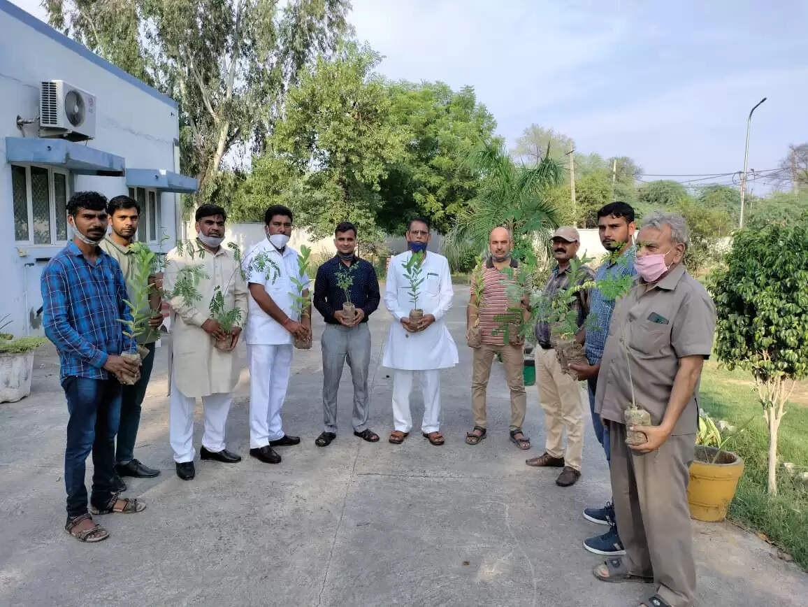 अधिक से अधिक पेड़ लगाओ, जीवन को सुदृढ़ बनाओ: ईश्वर मालवाल