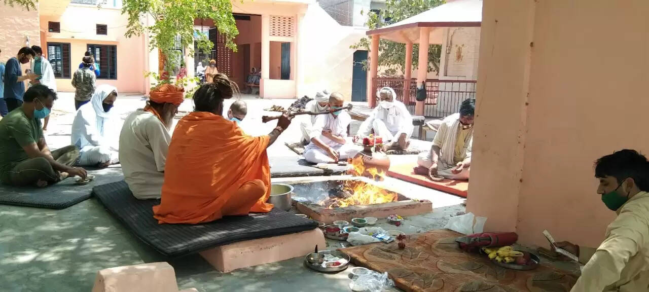 सिसाय गांव में कोविड केयर के लिए सीएमओ ने मैनपावर न होने का दिया तर्क, कहा- सोमवार या मंगलवार को सिसाय गांव का करेंगी दौरा
