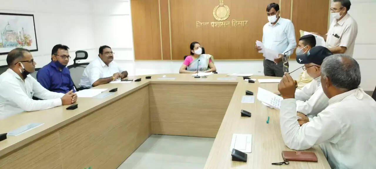 मतदान केंद्रों में रेशनेलाइजेशन को लेकर डीसी ने ली राजनीतिक दलों के प्रतिनिधियों की बैठक