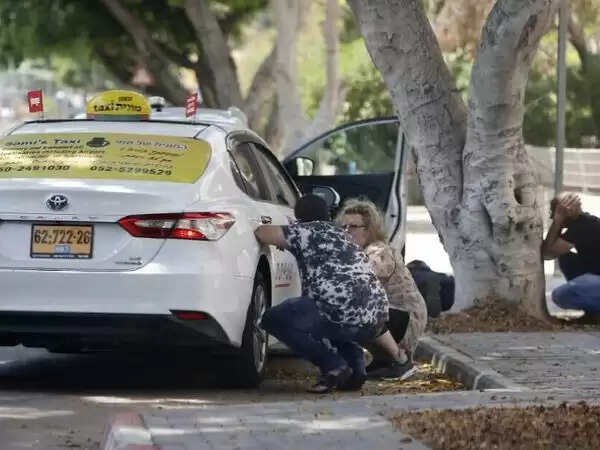 इजराइल और फिलिस्तीन के बीच हुए विवाद को जंग में बदलती इन तस्वीरों व वीडियो को देख आप भी दहल जाएंगे…