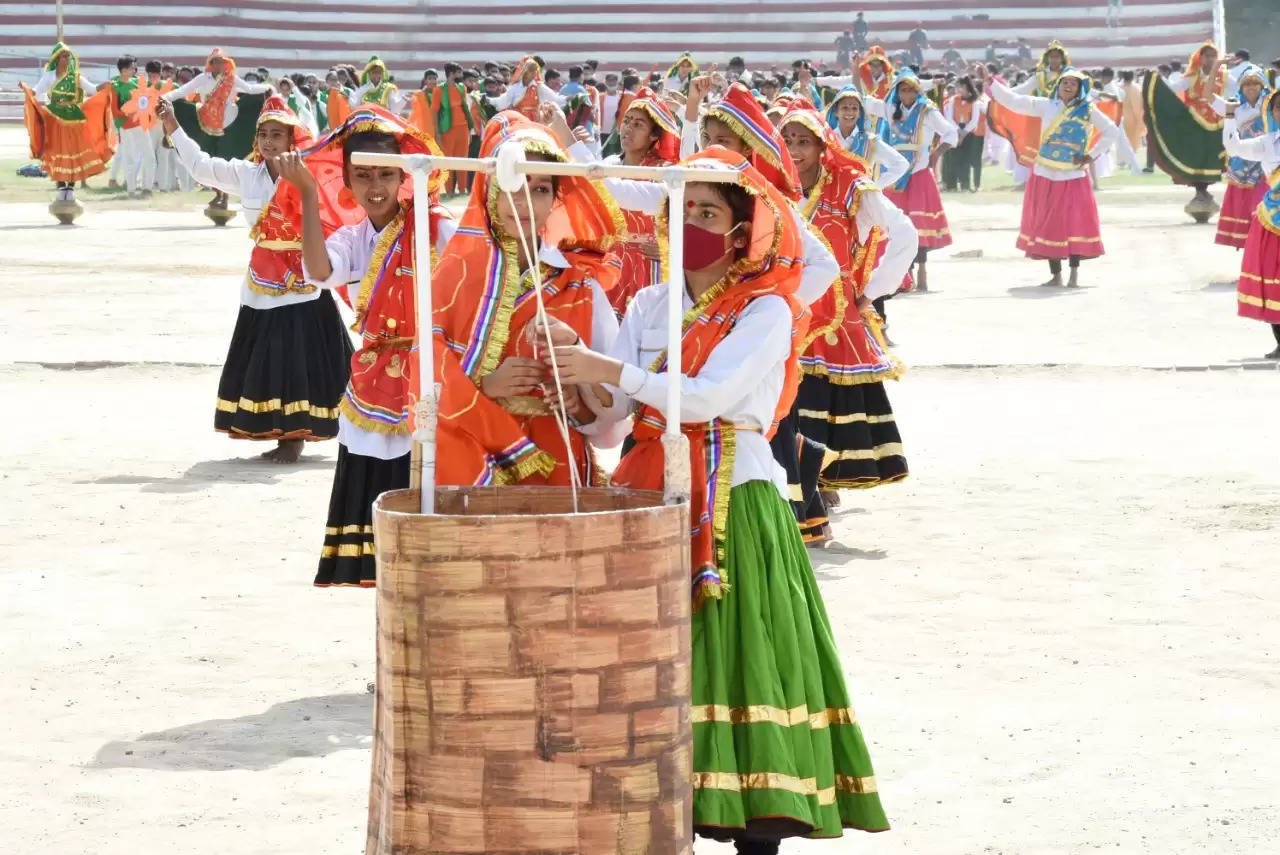 उपायुक्त डॉ प्रियंका सोनी ने फाइनल रिहर्सल में किया ध्वजारोहण, परेड की ली सलामी