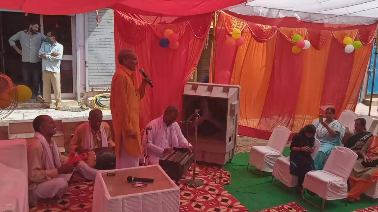 सांस्कृतिक कार्यक्रम के जरिए ग्रामीणों को बताया किस तरह बचाएं पानी