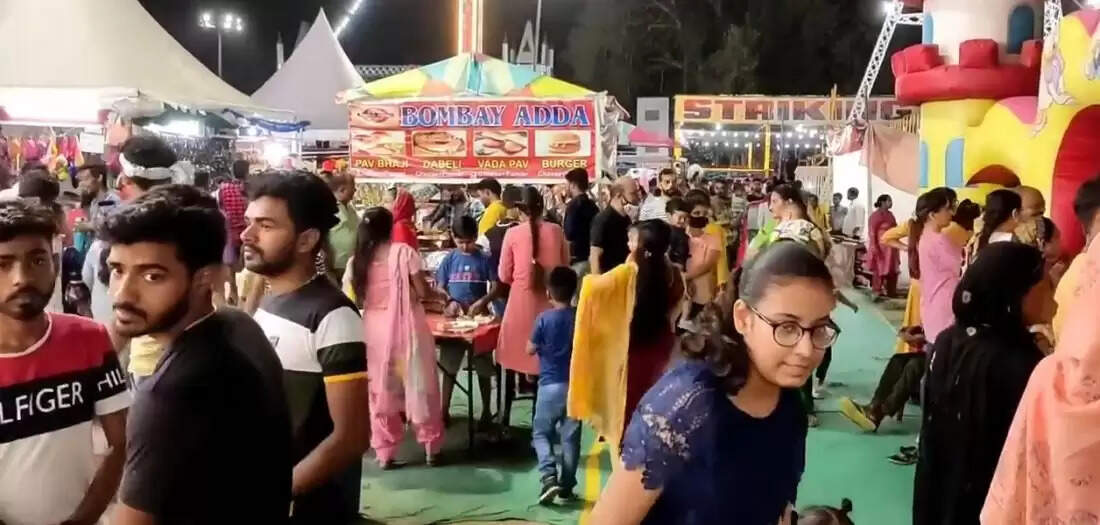 कोविड नियमों का सरेआम किया जा रहा उल्लंघन, जिला प्रशासन बेखबर