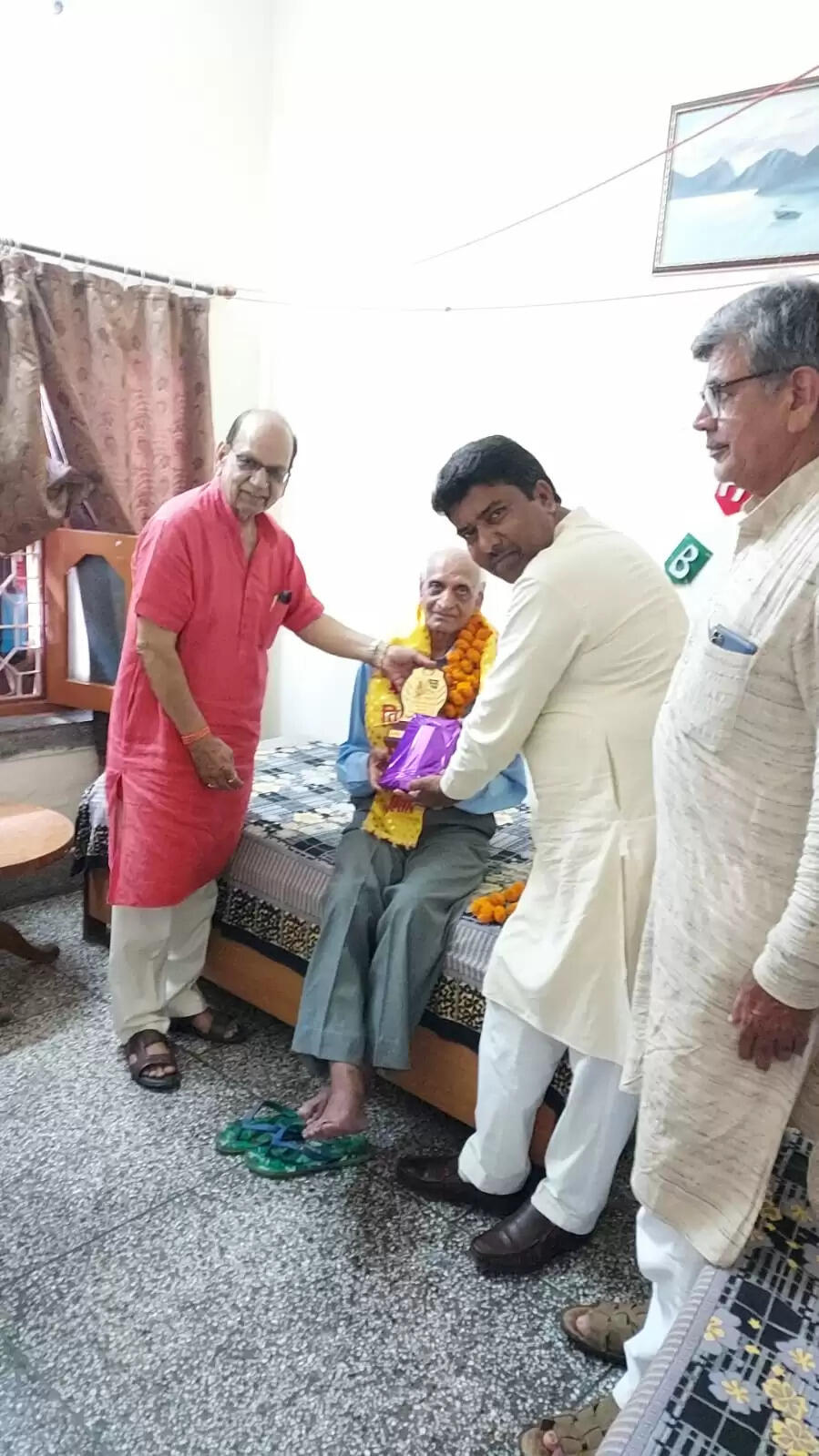 गुरुजनों का आशीर्वाद ही दिखाता है जीवन की आसान राह: मालवाल