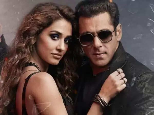 आखिर राधे में वो कौन-सा सीन है जो सलमान ने अपने घर के बाहर ही किया शूट, जैक्लीन का कोविड केयर सैंटर कहां बनेगा? बॉलीवुड की पांच दिलचस्प खबरें एक साथ, पढ़िए …