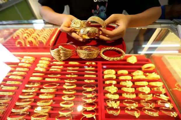 GOLD : सोना(GOLD) खरीदने में न करें देर, अप्रैल में अब तक 3 हजार रुपये से महंगा होकर 47 हजार के पार निकला सोना(GOLD)