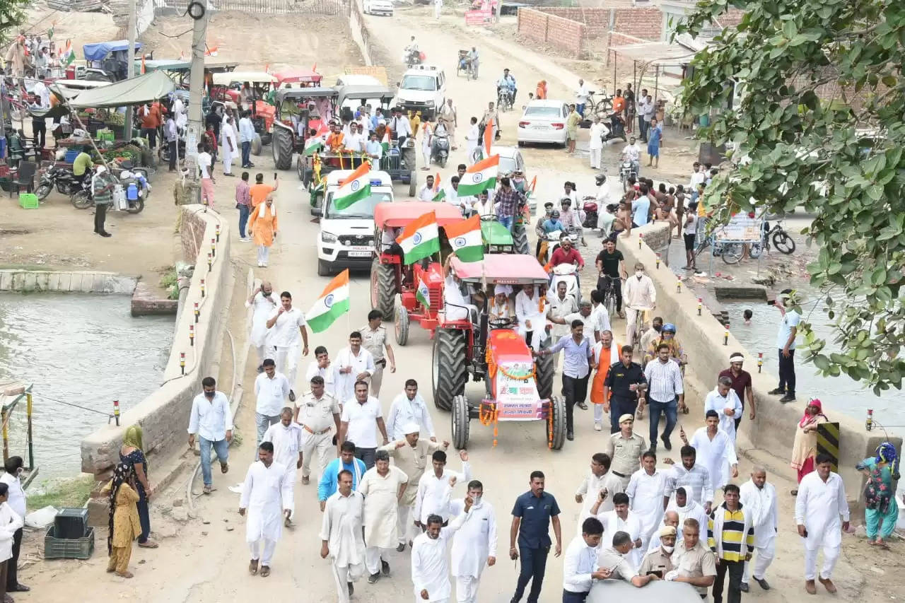 आजादी की 75वीं वर्षगांठ के उपलक्ष्य में अमर शहीदों को श्रद्धा्सुमन अर्पित करने के लिए निकाली तिरंगा यात्रा