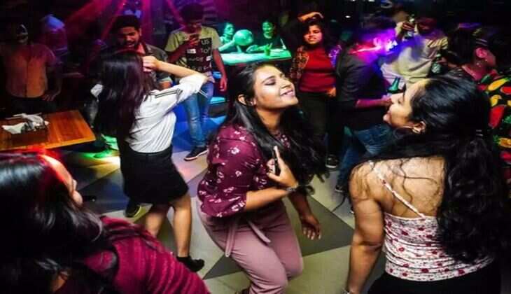 रात 10 बजे के बाद रंगीन हो जाती हैं Delhi की ये 5 जगहें, पुलिस की भी नो टेंशन