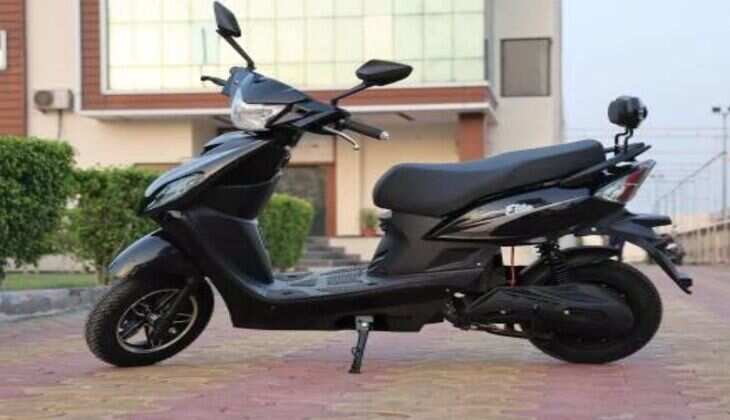 सस्ते में मिल रहा स्टाइलिश Smart Electric Scooter, 4 घंटे में हो जाता है चार्ज