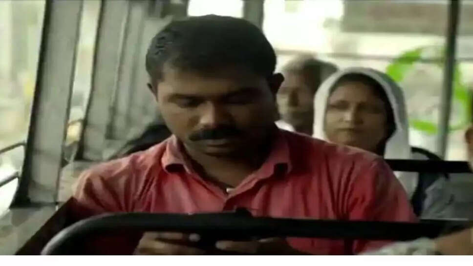 IAS Success Story: कुली का काम करने वाला बन गया IAS, पढ़िए इनकी स्टोरी&nbsp;