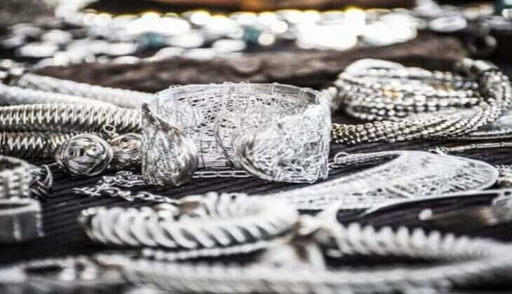 Silver : अब काली पड़ी चांदी की टूम मिनटों में जाएगी चमक, इन 5 तरीकों से करें साफ 
