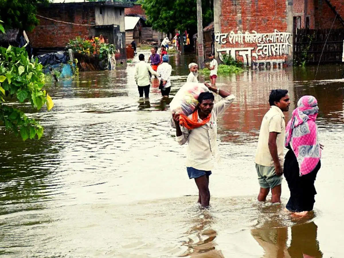Aaj Ka Mausam: मौसम ने बदला अपना रूख, इन राज्यों में होगी आफत की बारिश