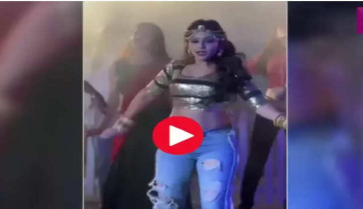 Gori Nagori Viral फटी जींस मे गोरी नागोरी ने स्टेज पर दिखाया ऐसा जलवा, सोशल मीडिया पर वीडियो हो रहा वायरल