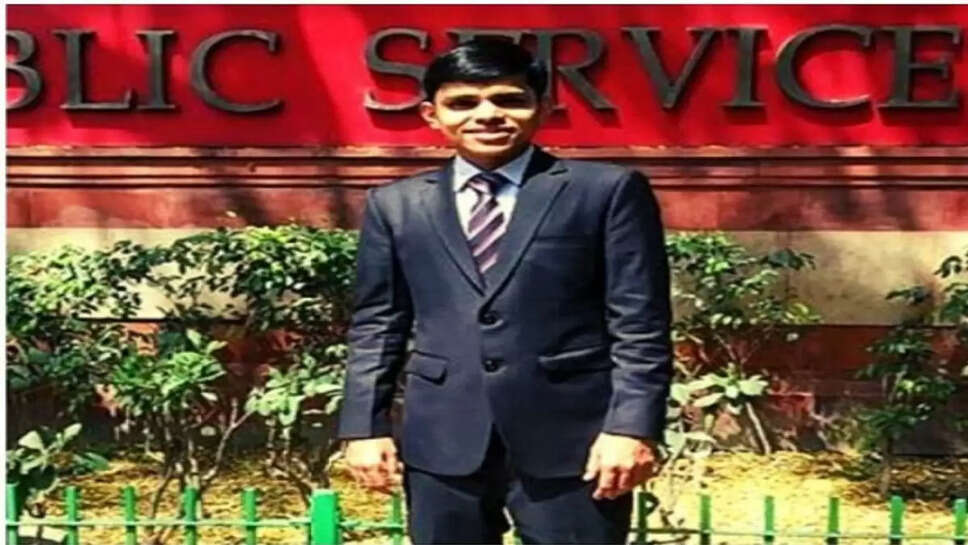 पिता ने बेटे के लिए बेचा घर, बेटे ने भी 23 साल की उम्र में हासिल कर ली सबसे बड़ी कुर्सी&nbsp;