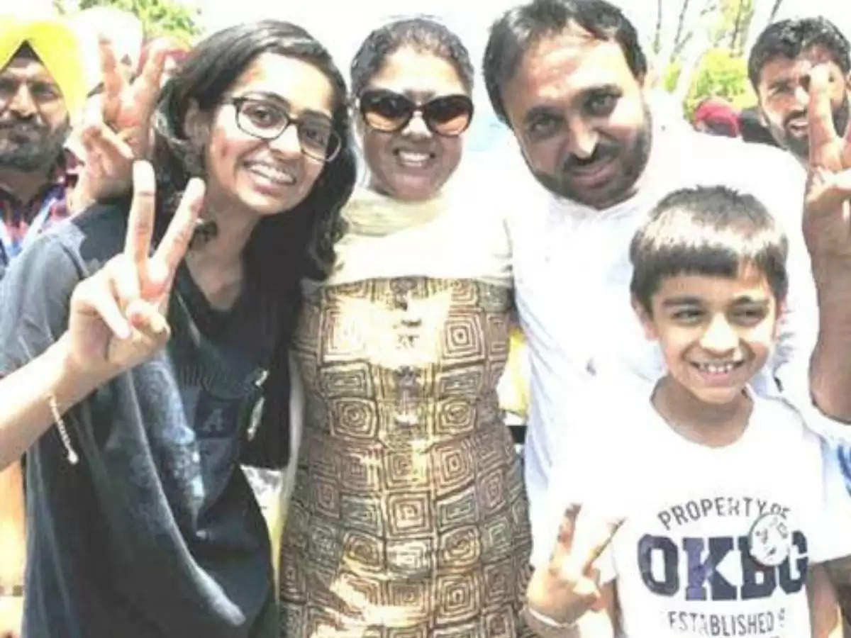 bhagwant mann family photo 