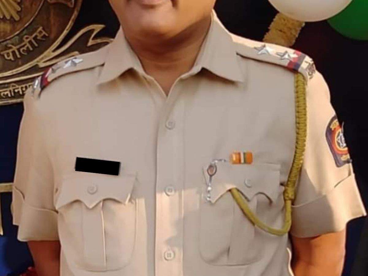 हिला सिपाही को इंस्पेक्टर ने बोला ‘आई लव यू’, फिर SP ने दी कड़ी सजा!!