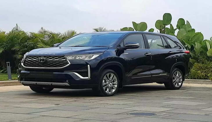 Fortuner को टक्कर देगी Toyota Innova Hycross, खरीदने के लिए ग्राहकों में मची होड