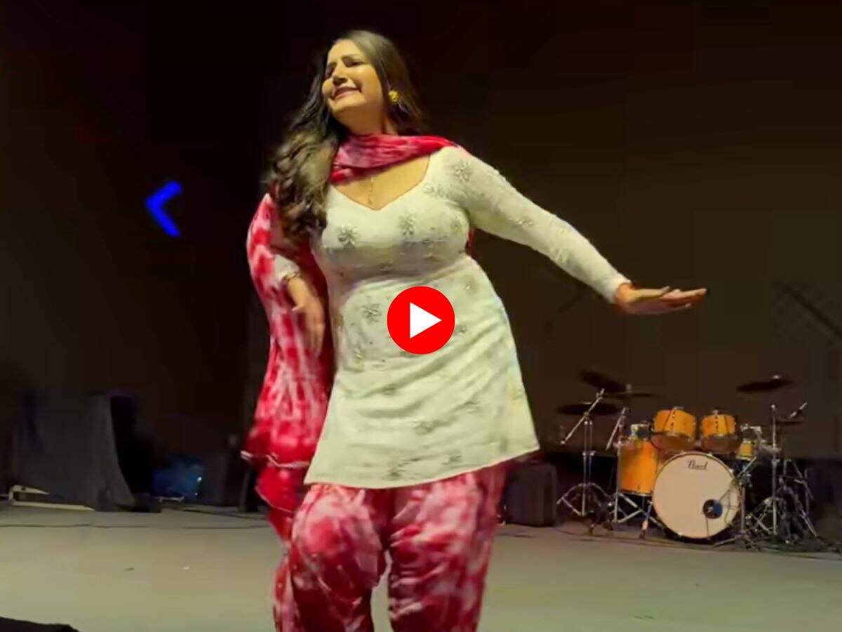 Sapna Choudhary Viral Dance : कुर्ती ढीली ढाली पर सपना चौधरी ने दिखाई गजब की अदाएं, बढ़ा दिया तापमान