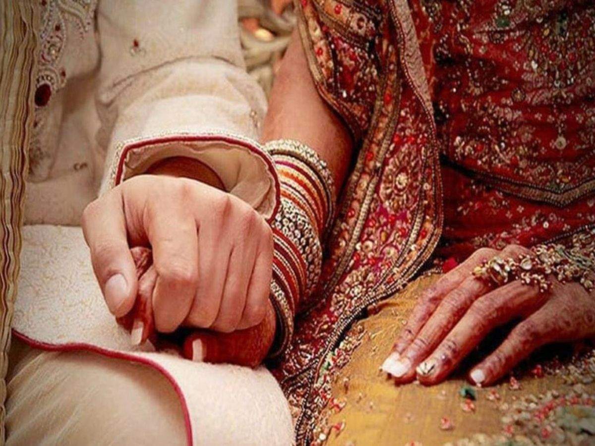 Ajab-Gajab : यहां शादी से पहले दूल्हा-दुल्हन मनानते हैं सुहागरात