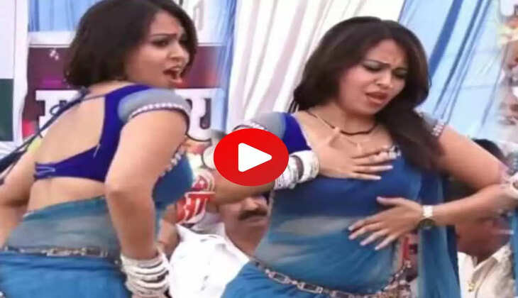 R.C Upadhyay ने डांस के दौरान साड़ी में फेरा हाथ, लोगों की निकली आहें