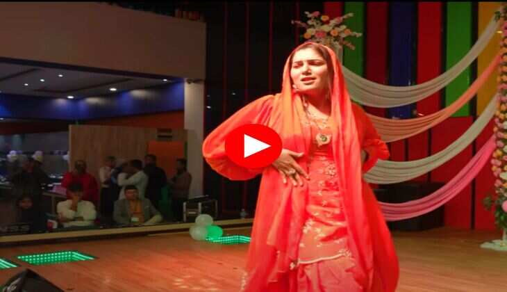 Sapna Choudhary Dance : सिर पर ओला कर सपना चौधरी ने लटके-झटकों से किया फैंस को बेकाबू