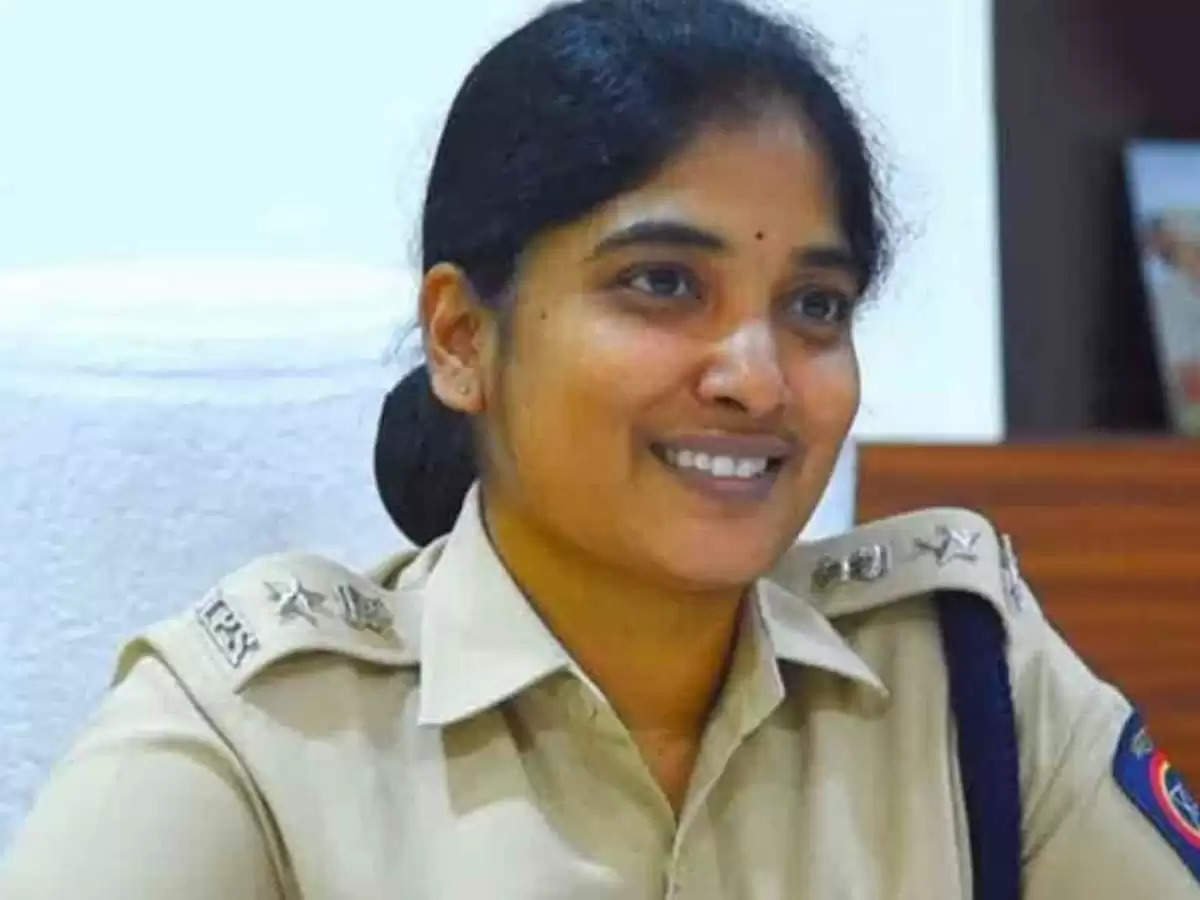 IPS Success Story  18 साल की उम्र में बनी दो बच्चों की मां, नहीं मानी हार बनकर दिखाया IPS ऑफिसर