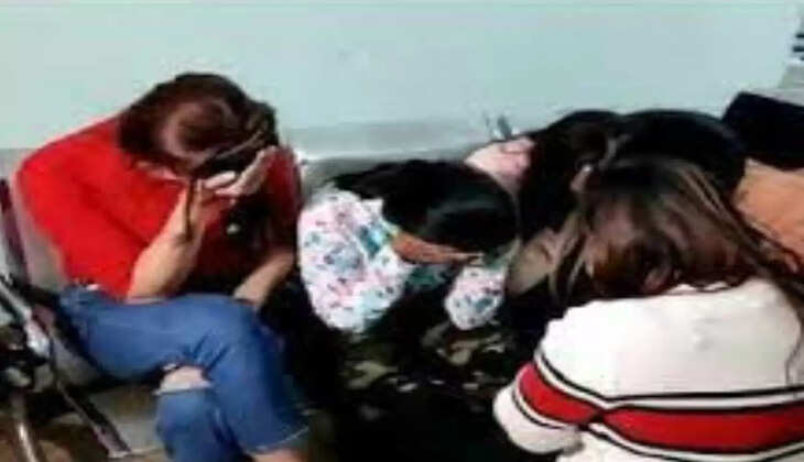 Hotel में पुलिस ने डाला छापा, पांच महिलाओं समेत 9 युवक गिरफ्तार