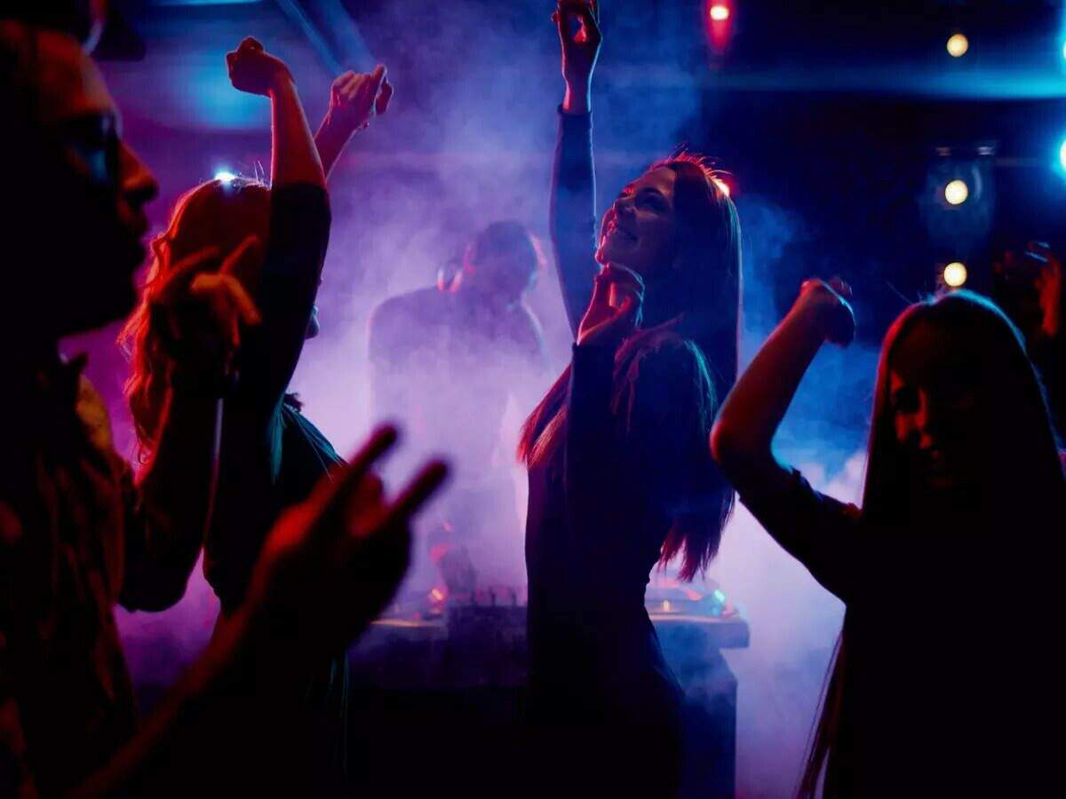 Nightlife के लिए फेमस है ये 4 शहर, यहां पर देर रात कर सकते हैं पार्टी