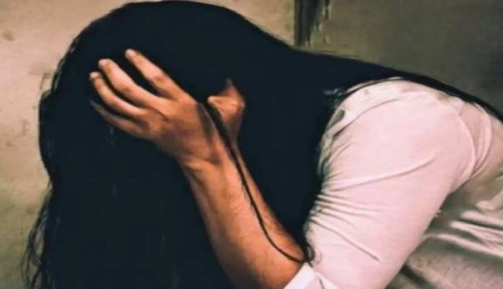 Viral News: पत्नी को शादी के 8 साल बाद हुआ शक, पति पहले था महिला! 