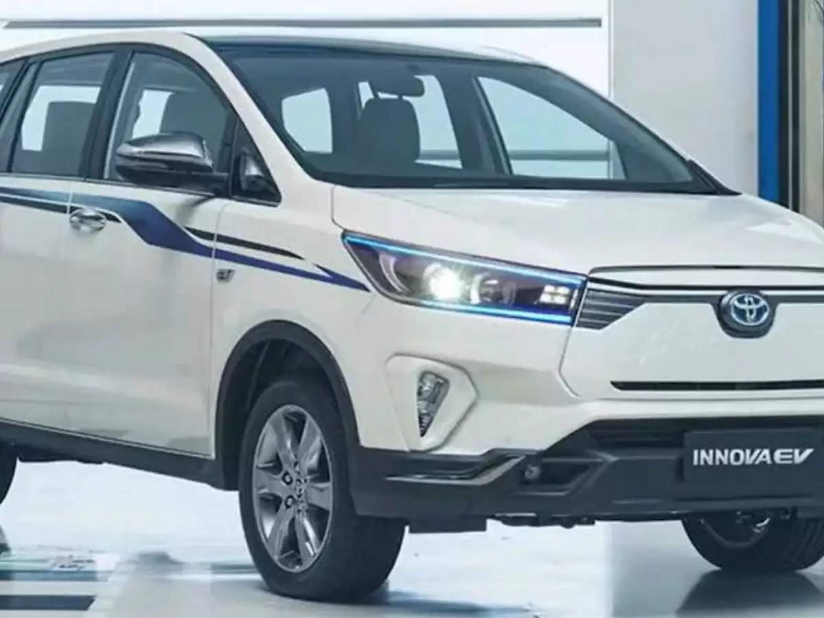 Toyota Innova Crysta Electric : मार्केट में आते ही आग लगा देगी Toyota Innova Crysta इलेक्ट्रिक कार