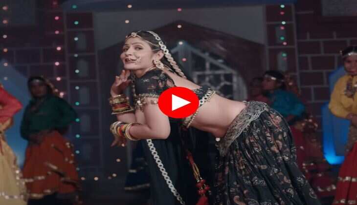 Gori Nagori Dance : गोरी नागोरी ने स्टेज पर लेफ्ट राइट हिलाया हैवी फिगर, बूढ़ों में भी आया जोश