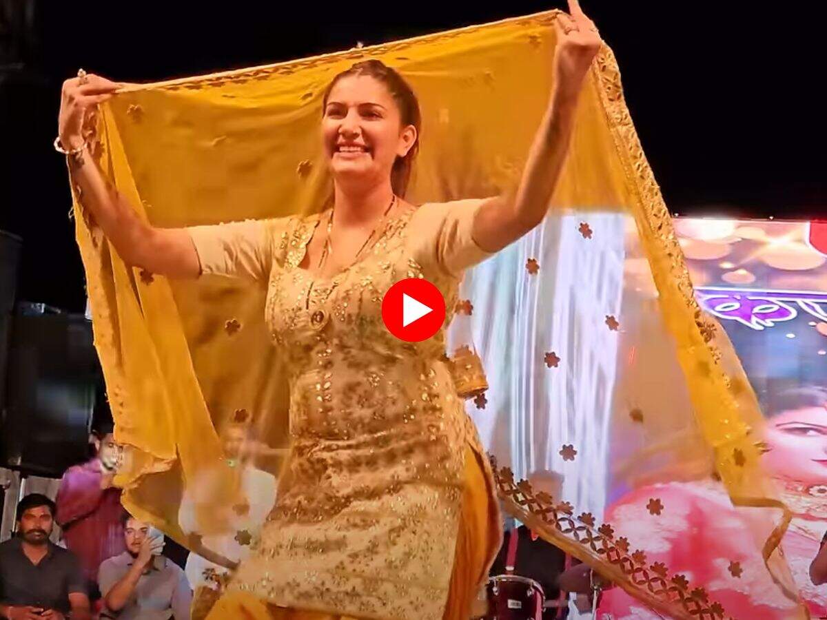Sapna Choudhary Dance : रंगीन लाइटों के बीच सपना चौधरी ने माहौल कर दिया रंगीन
