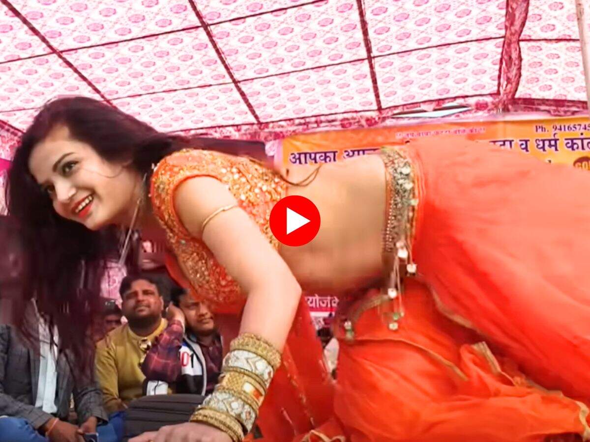 Komal Rangili Dance : घाघरा चोली में कोमल रंगीली का बेजोड़ डांस देख लोगों के छूटे पसीने