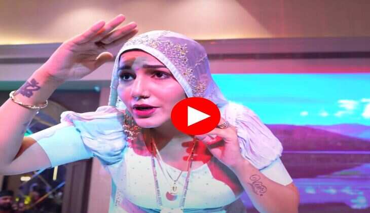 Sapna Chaudhary Dance : सपना चौधरी ने हिलाई फर्राटेदार कमर, अदाएं देख फैंस हुए मदहोश