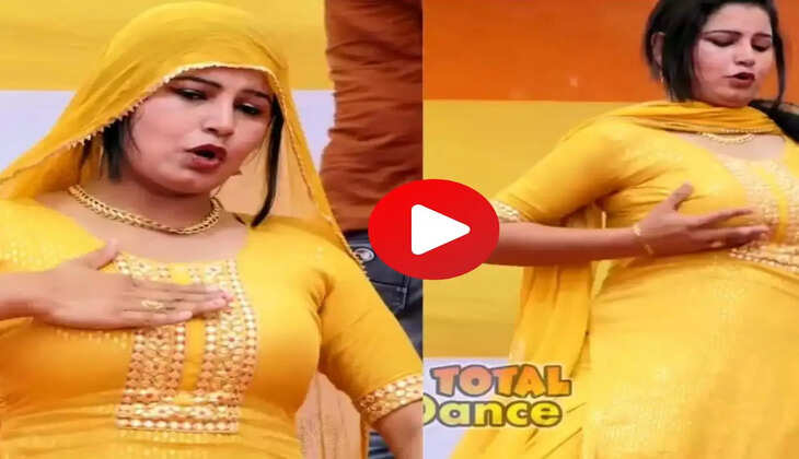 Neha Choudhary ने फेर होठों पर जीभ, मच गया रोला रूक्का